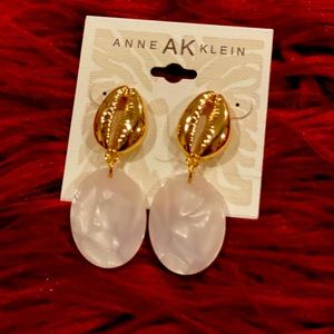 Anne AK Klein